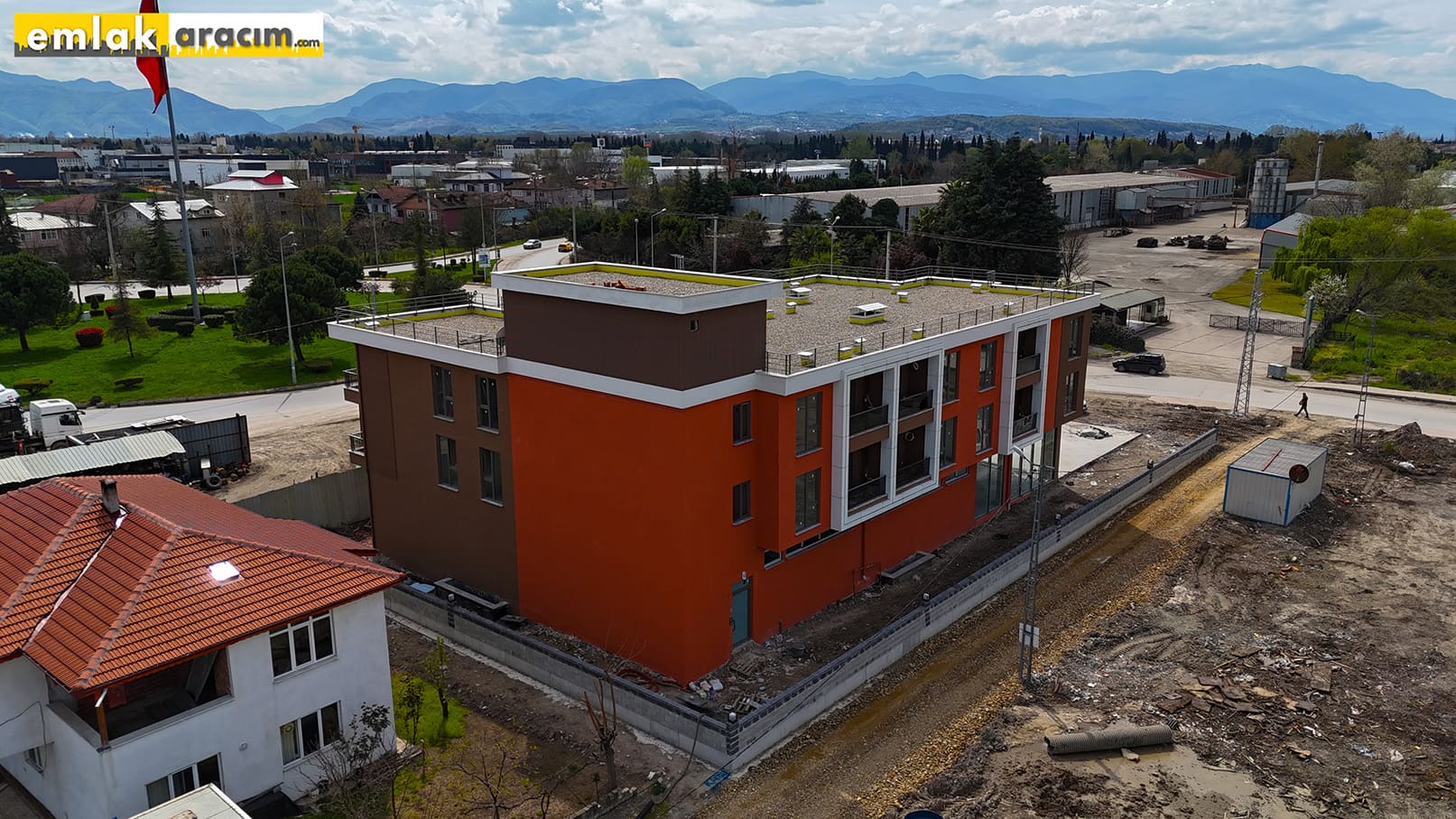 ARİFİYE HANLI GİRİŞİNDE HAVUZLU 2+1 SIFIR DAİRE