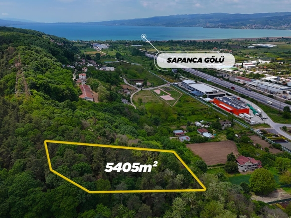 ARİFİYE FATİH MAHALLESİNDE GÖL MANZARALI SATILIK TARLA