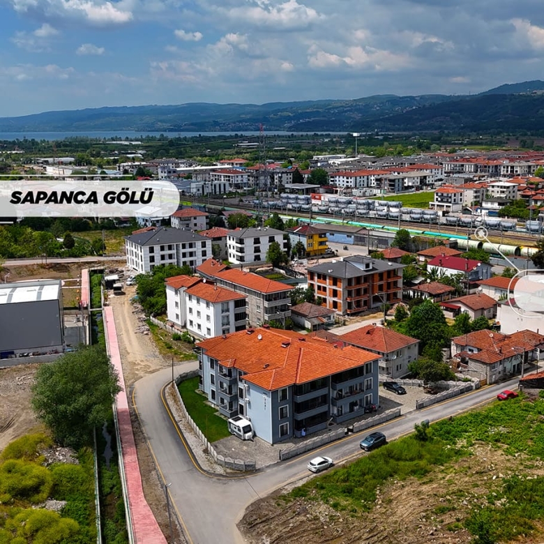 ARİFİYE FATİH MAHALLESİNDE EBEVEYN BANYOLU 3+1 SATILIK DAİRE