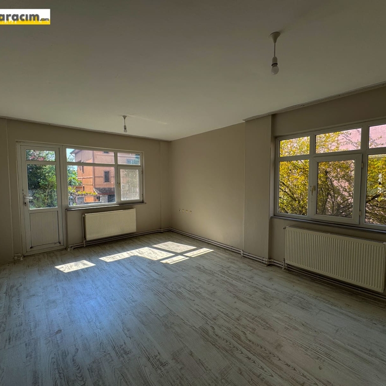 ADAPAZARI ŞEKER MAHALLESİNDE ÇARŞI MERKEZE YAKIN KİRALIK 3+1 DAİRE
