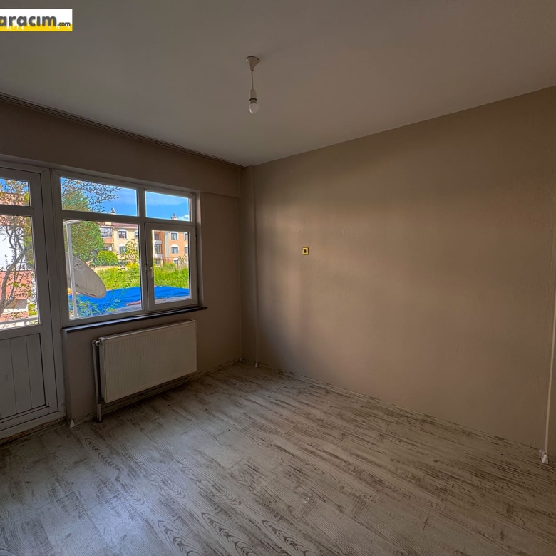 ADAPAZARI ŞEKER MAHALLESİNDE ÇARŞI MERKEZE YAKIN KİRALIK 3+1 DAİRE