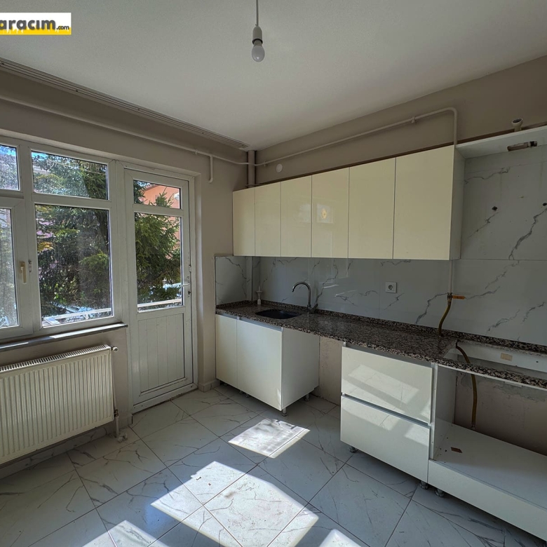 ADAPAZARI ŞEKER MAHALLESİNDE ÇARŞI MERKEZE YAKIN KİRALIK 3+1 DAİRE