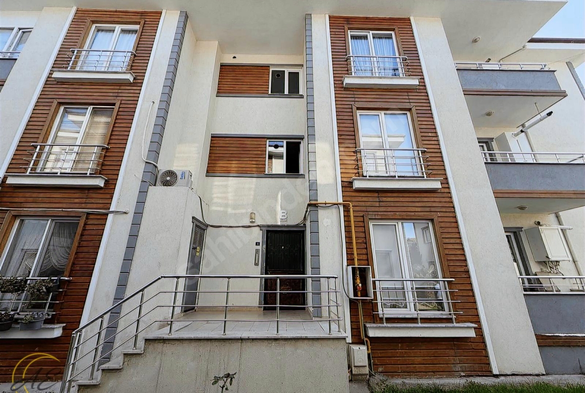 SAPANCA GAZİPAŞA MAHALLESİNDE 2+1 SATILIK DAİRE