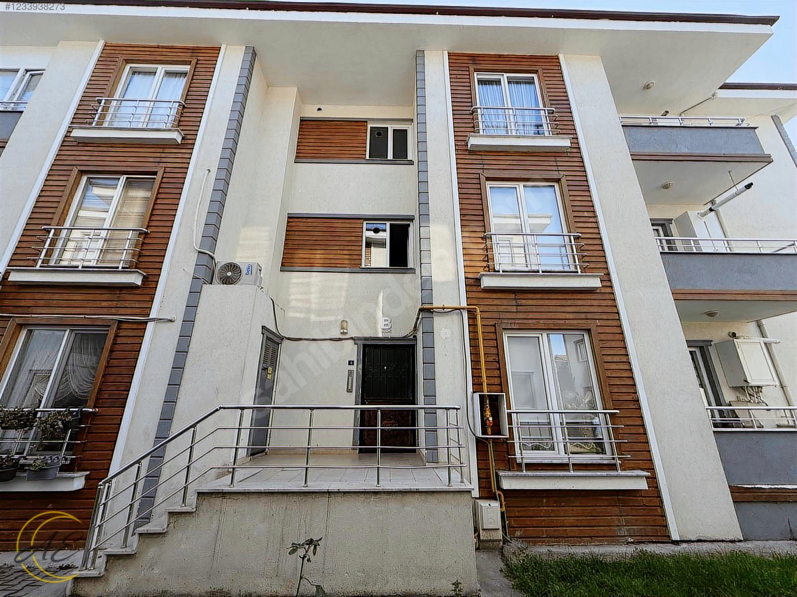 SAPANCA GAZİPAŞA MAHALLESİNDE 2+1 SATILIK DAİRE