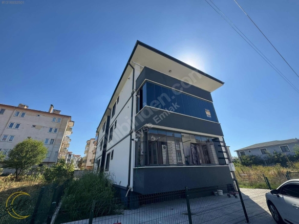 ARİFİYE NEVİYE MAHALLESİNDE ORTA KAT 2+1 SATILIK DAİRE