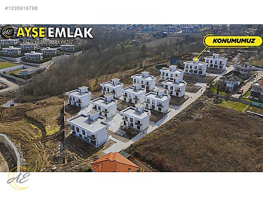 SAPANCA ÜNLÜCE MAHALLESİNDE 230M² GÖL MANZARALI 4+1 SATILIK VİLLA