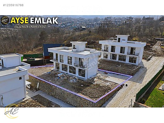 SAPANCA ÜNLÜCE MAHALLESİNDE 230M² GÖL MANZARALI 4+1 SATILIK VİLLA