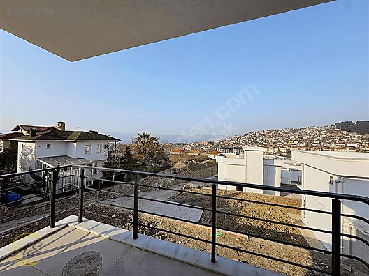 SAPANCA ÜNLÜCE MAHALLESİNDE 230M² GÖL MANZARALI 4+1 SATILIK VİLLA