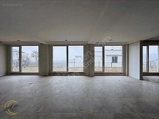 SAPANCA ÜNLÜCE MAHALLESİNDE 230M² GÖL MANZARALI 4+1 SATILIK VİLLA