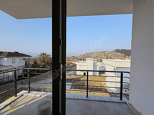 SAPANCA ÜNLÜCE MAHALLESİNDE 230M² GÖL MANZARALI 4+1 SATILIK VİLLA