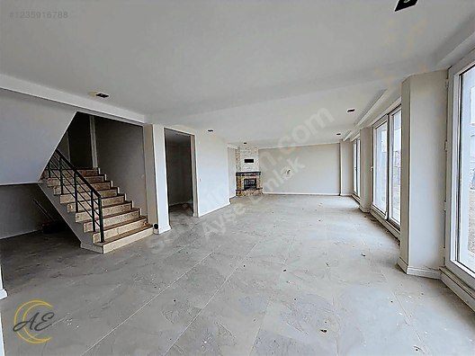 SAPANCA ÜNLÜCE MAHALLESİNDE 230M² GÖL MANZARALI 4+1 SATILIK VİLLA
