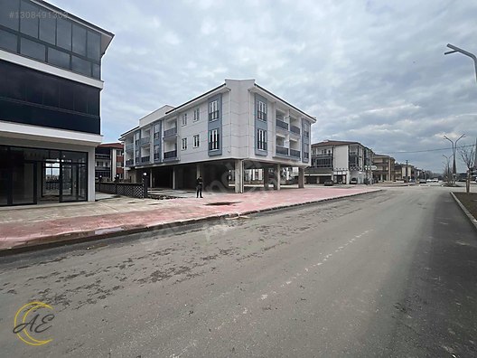 ARİFİYE FATİH MAHALLESİNDE OSMAN GAZİ CADDESİNDE 245M² SATILIK DÜKKAN