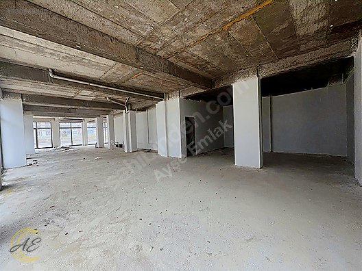 ARİFİYE FATİH MAHALLESİNDE OSMAN GAZİ CADDESİNDE 245M² SATILIK DÜKKAN