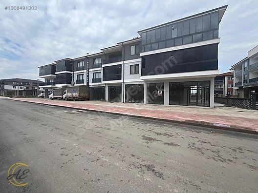 ARİFİYE FATİH MAHALLESİNDE OSMAN GAZİ CADDESİNDE 245M² SATILIK DÜKKAN