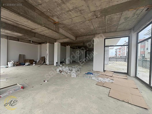 ARİFİYE FATİH MAHALLESİNDE OSMAN GAZİ CADDESİNDE 245M² SATILIK DÜKKAN
