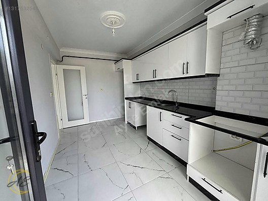 ARİFİYE FATİH MAHALLESİNDE EBEVEYN BANYOLU 3+1 SATILIK DAİRE
