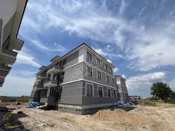 ARİFİYE HANLI MAHALLESİNDE 2+1 70M² SATILIK DAİRE